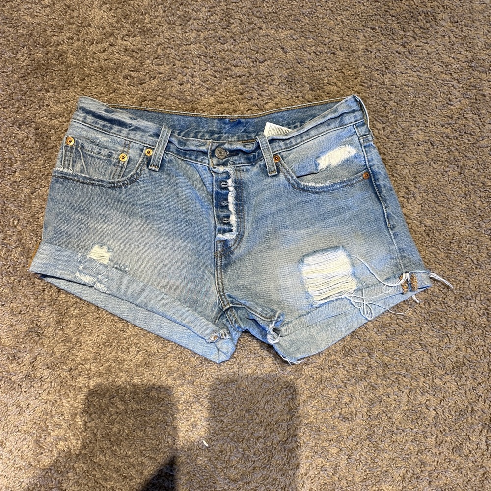 Levi shorts 27